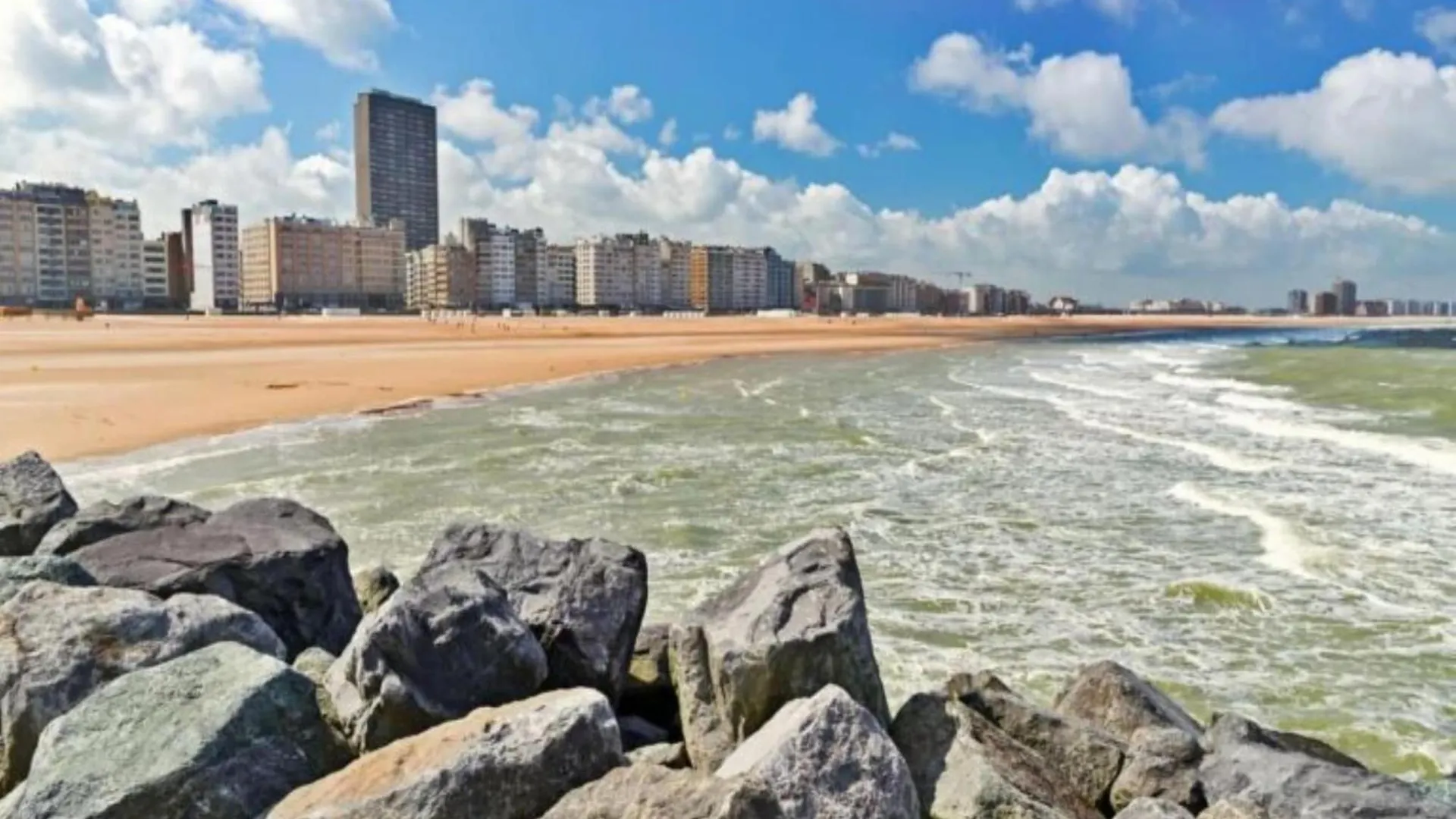 Pretty Apartment With Balcony Oostende