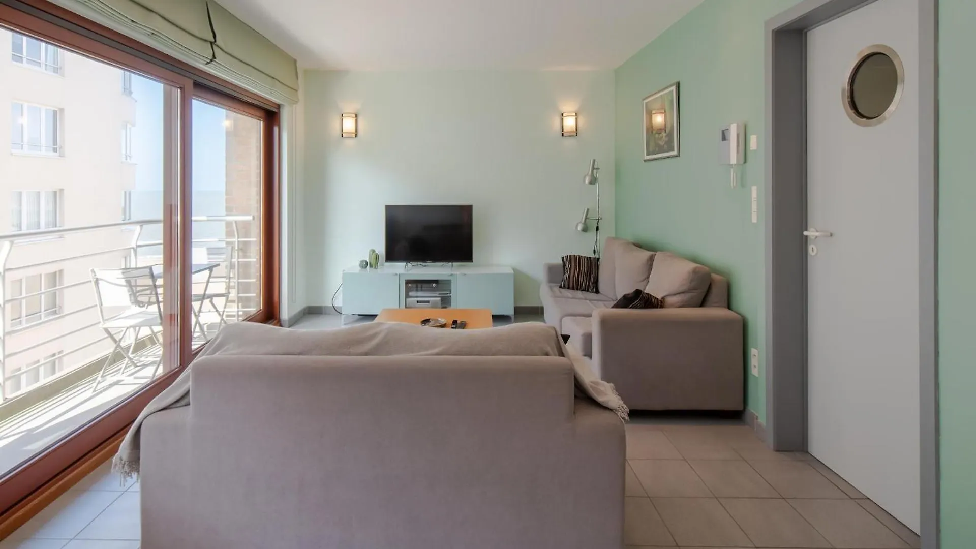Pretty Apartment With Balcony Oostende