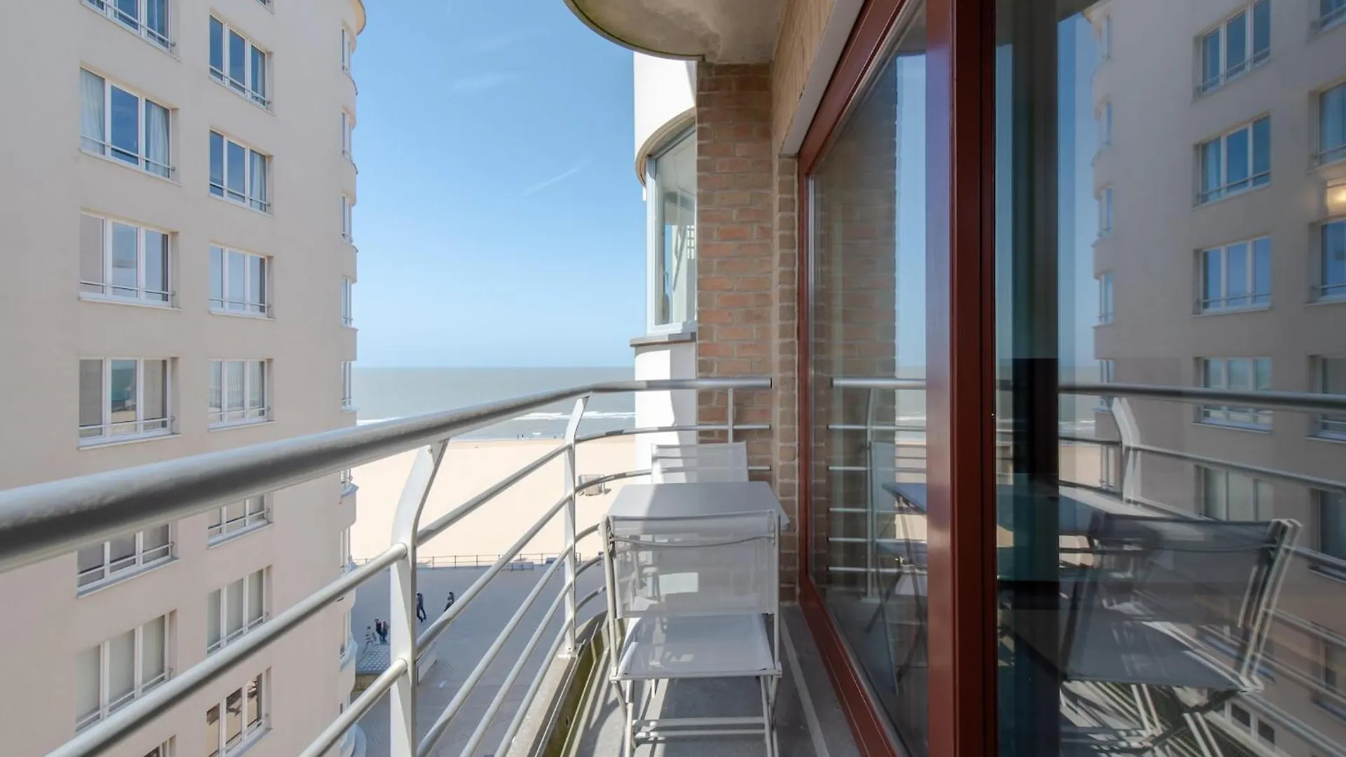 Pretty Apartment With Balcony Oostende