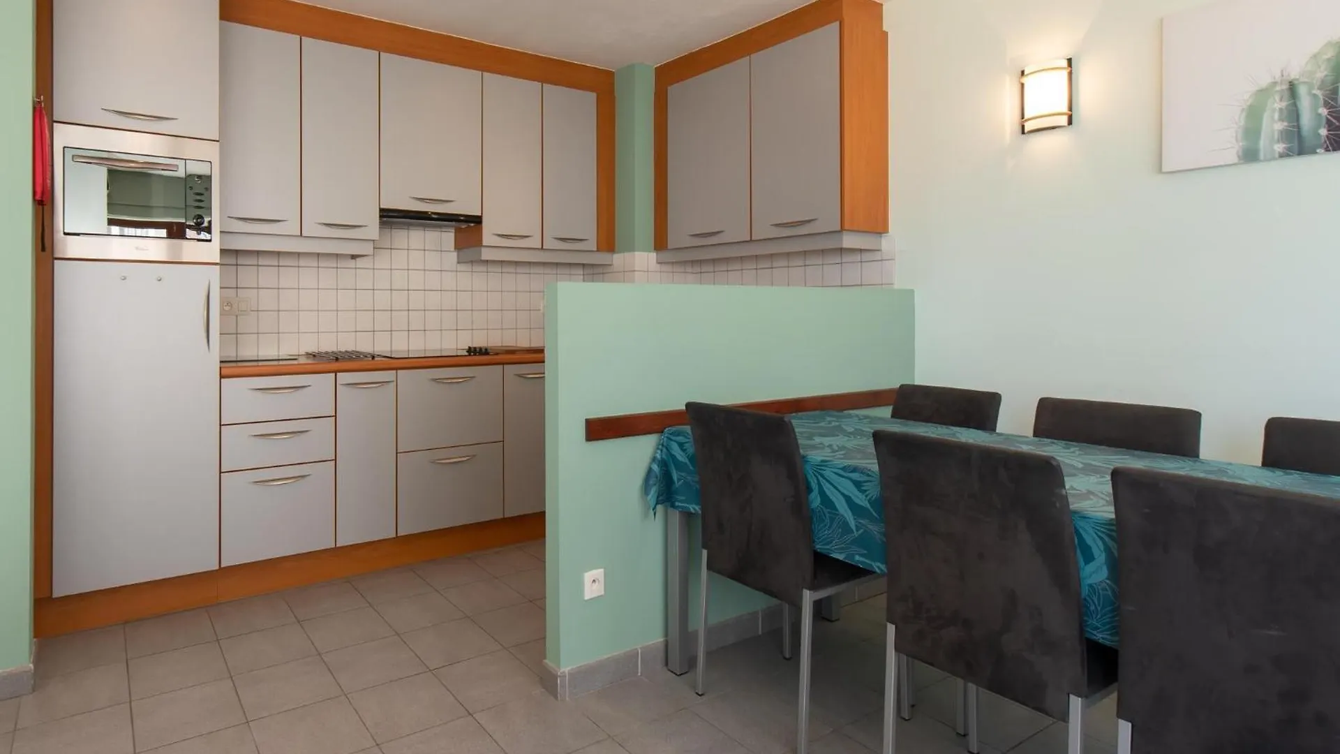 Pretty Apartment With Balcony Oostende