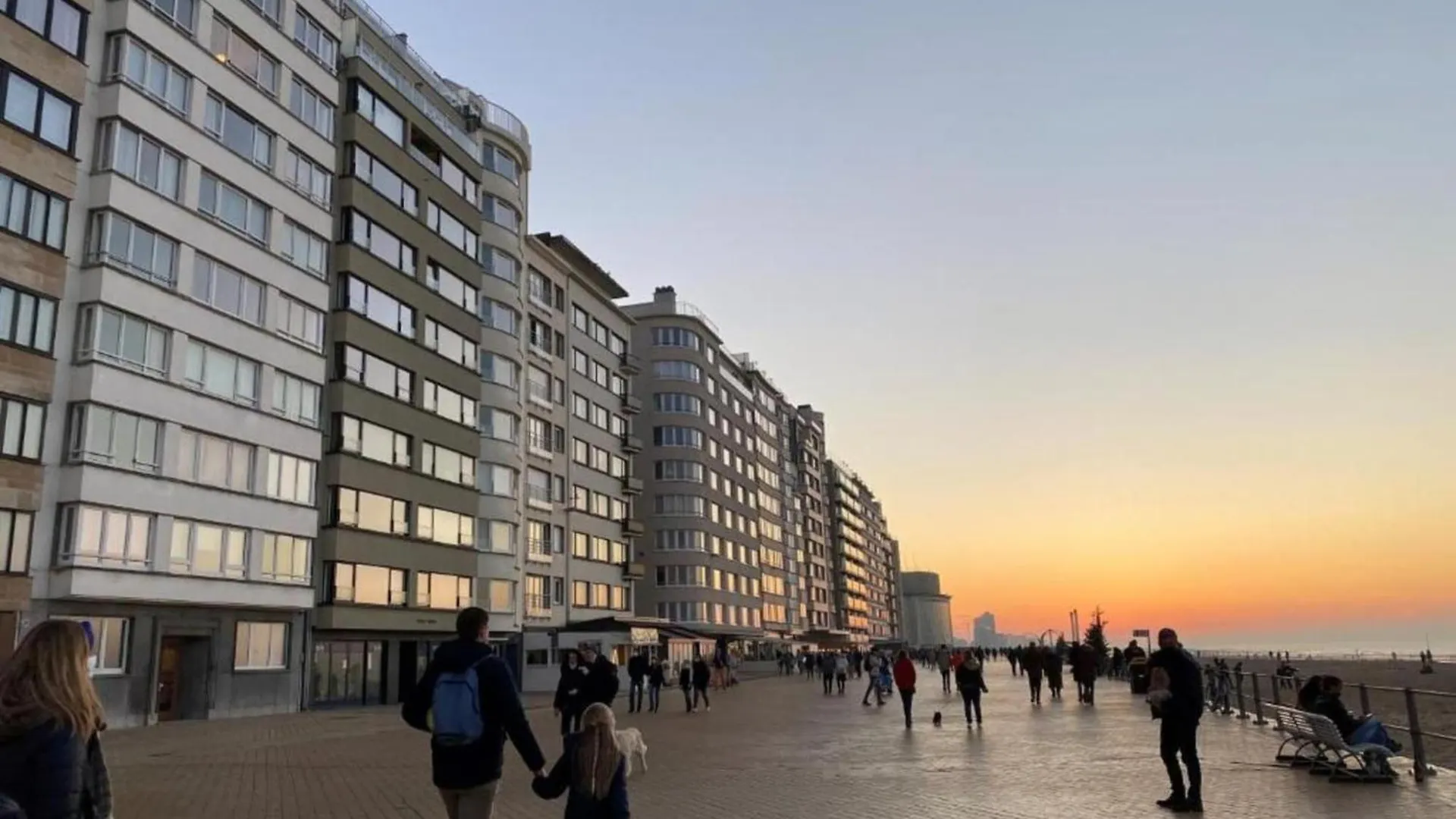 Pretty Apartment With Balcony Oostende